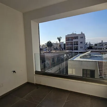Pearl * Larnaca